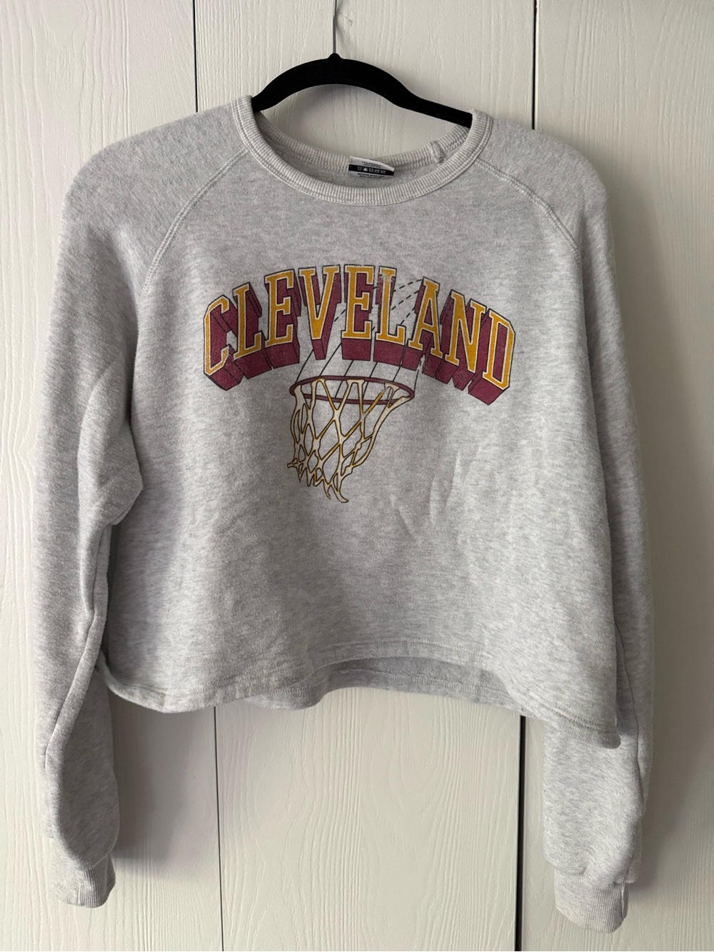 Cleveland Cavs Cropped Crewneck Sweatshirt